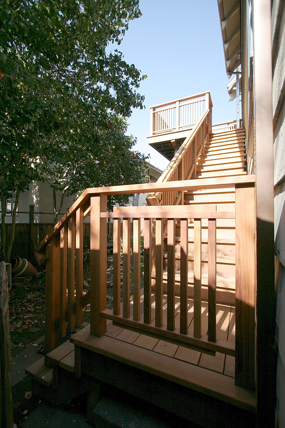 Rear Yard Deck + Stairs (6)