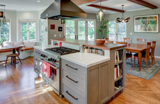 Rockridge Open Plan Kitchen island to Dining